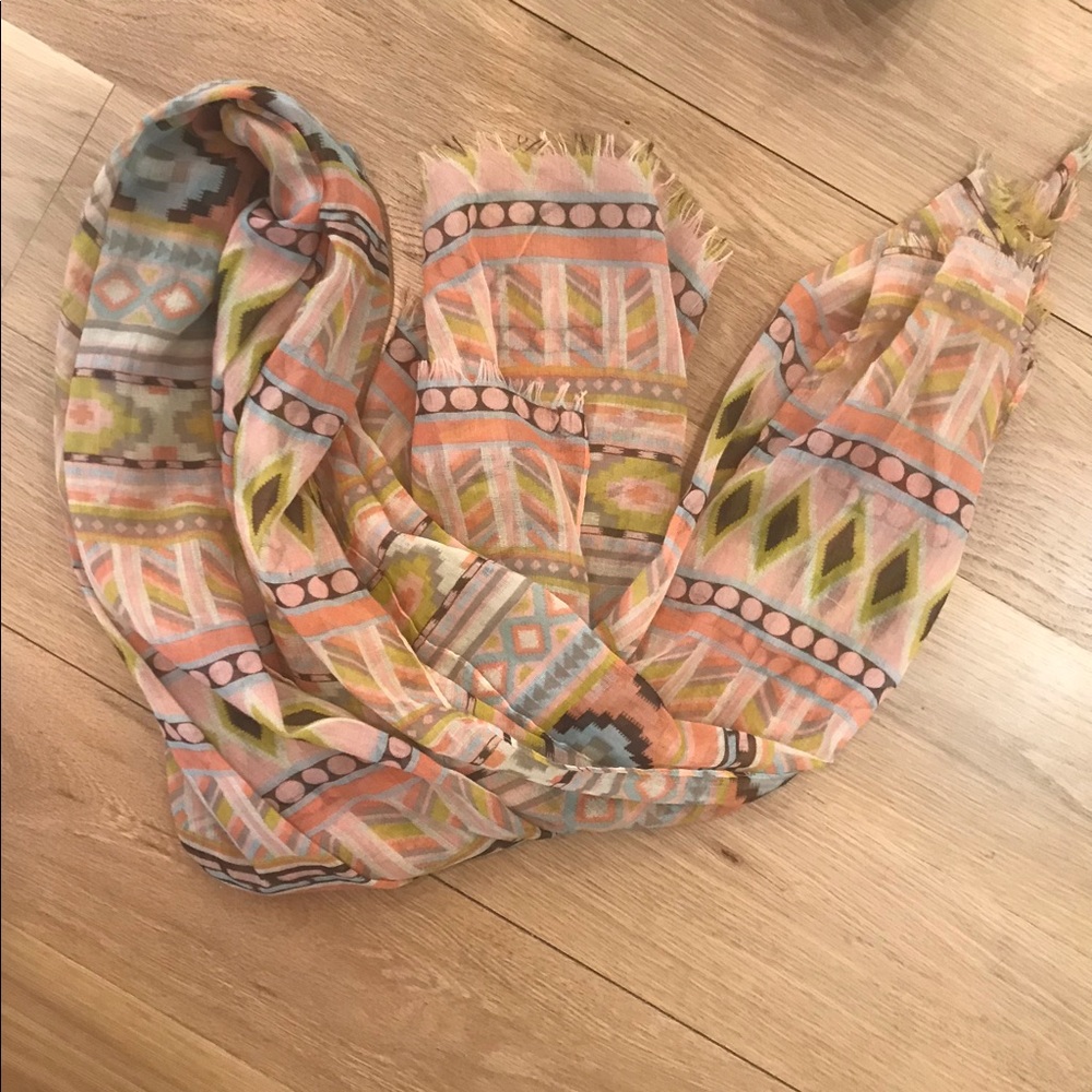 Stunning, lightweight scarf!